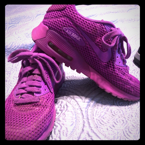 Nike Shoes - Nike Air Max Womans